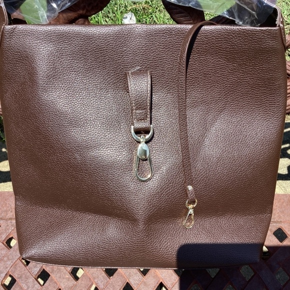 NWOT Vegan Leather Mahogany Brown Hook Close GoldTone Hardware Tote/Shoulder Bag - Picture 9 of 9